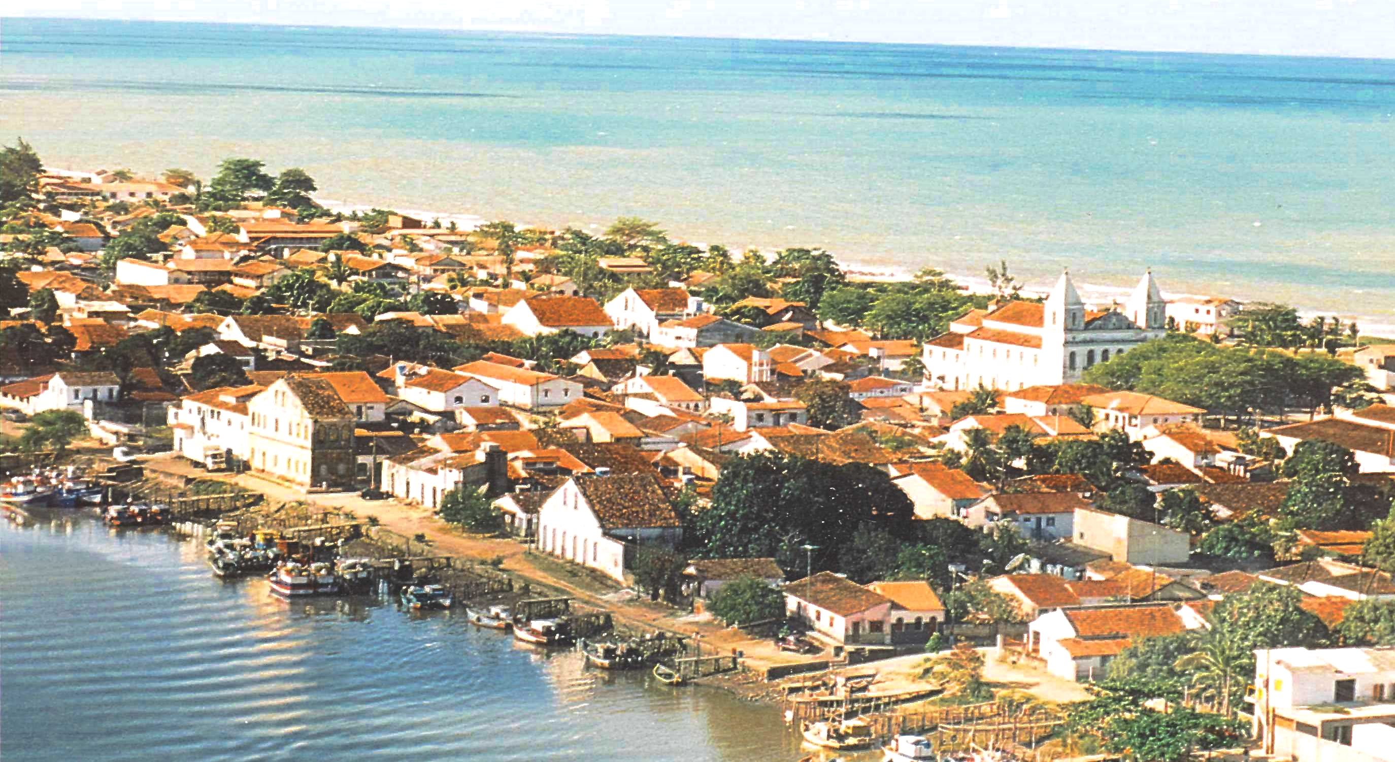 Vista histórica da cidade de Alcobaça com arquitetura colonial
